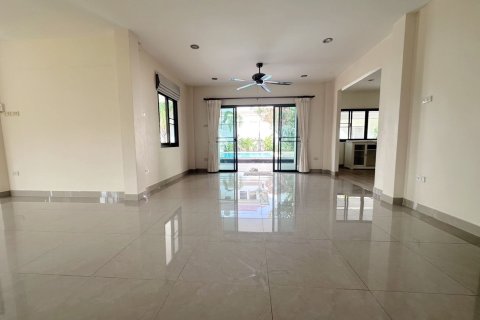Villa in Hua Hin, Thailand 4 bedrooms № 168953 - photo 4