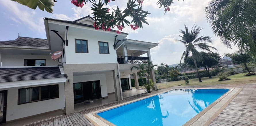 Villa in Hua Hin, Thailand 4 bedrooms № 168953