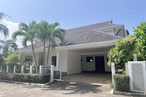 Villa in Hua Hin, Thailand 4 bedrooms № 168953 - photo 2