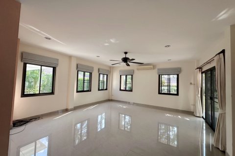 Villa in Hua Hin, Thailand 4 bedrooms № 168953 - photo 3