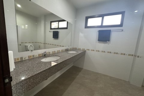 Villa in Hua Hin, Thailand 4 bedrooms № 168953 - photo 22