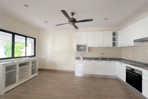 Villa in Hua Hin, Thailand 4 bedrooms № 168953 - photo 6