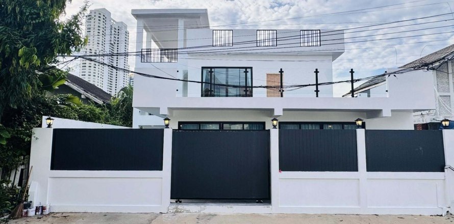 Villa in Pattaya, Thailand 5 bedrooms № 169605