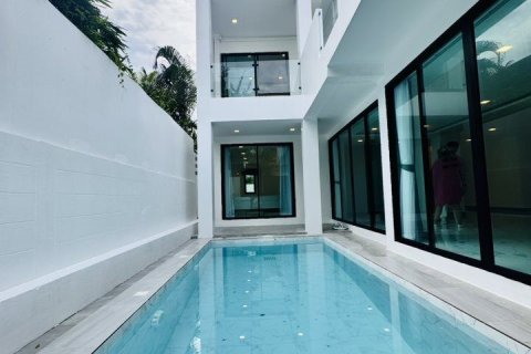 Villa in Pattaya, Thailand 5 bedrooms № 169605 - photo 4