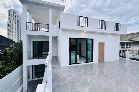 Villa in Pattaya, Thailand 5 bedrooms № 169605 - photo 2