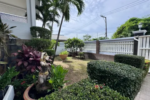 Casa de 3 dormitorios en Pattaya, Tailandia № 211417 - foto 17