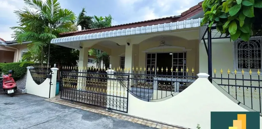 Casa de 3 dormitorios en Pattaya, Tailandia № 211177