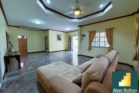Casa de 3 dormitorios en Pattaya, Tailandia № 211177 - foto 12