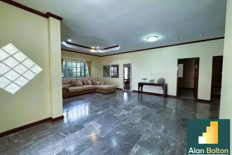 Casa de 3 dormitorios en Pattaya, Tailandia № 211177 - foto 3