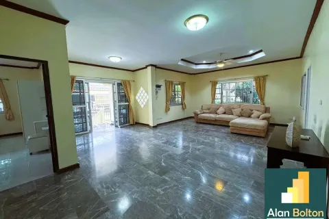 Casa de 3 dormitorios en Pattaya, Tailandia № 211177 - foto 15