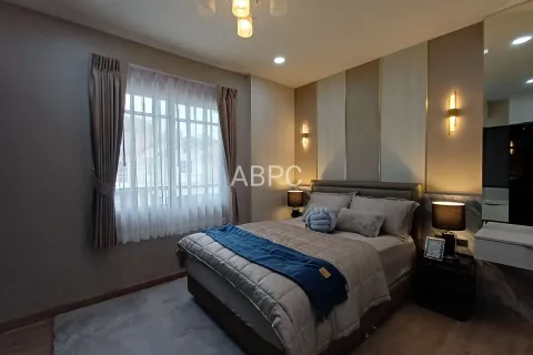 Casa de 4 dormitorios en Pattaya, Tailandia № 211179 - foto 3