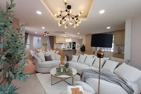 Casa de 4 dormitorios en Pattaya, Tailandia № 211179 - foto 8