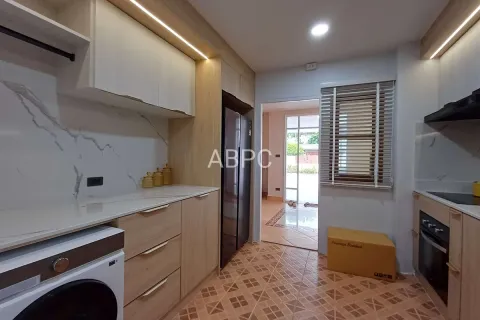 Casa de 4 dormitorios en Pattaya, Tailandia № 211179 - foto 13
