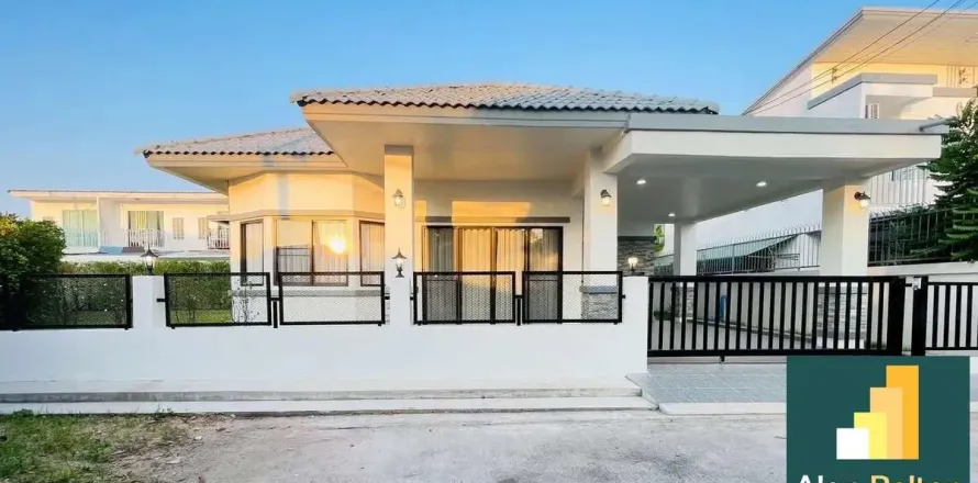 Casa de 3 dormitorios en Pattaya, Tailandia № 211180