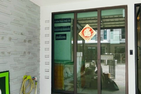 Таунхаус в Банг Каео, Таиланд с 3 спальнями  № 144876 - фото 2