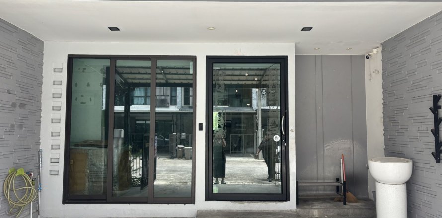 Таунхаус в Банг Каео, Таиланд с 3 спальнями  № 144876