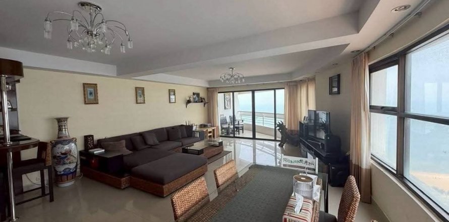 Studio in the Condo in Pattaya, Thailand  № 144880