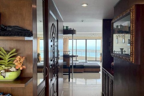 Studio in the Condo in Pattaya, Thailand  № 144880 - photo 2