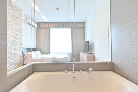 Condo in Bangkok, Thailand, 2 bedrooms № 185084 - photo 8