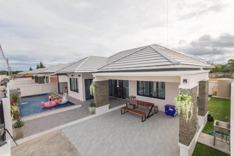 Villa in Hua Hin, Thailand 3 bedrooms № 136381 - photo 1