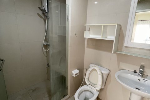 Condo à Nonthaburi, Thaïlande, 2 chambres  № 142499 - photo 5