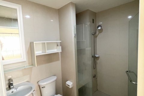 Condo à Nonthaburi, Thaïlande, 2 chambres  № 142499 - photo 7