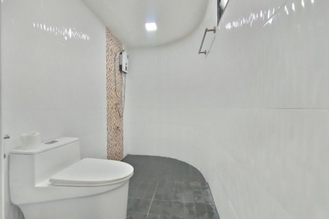 Студия в кондо в Банг Раке, Бангкок, Таиланд № 137338 - фото 12