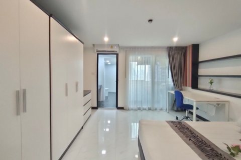 Студия в кондо в Банг Раке, Бангкок, Таиланд № 137338 - фото 6