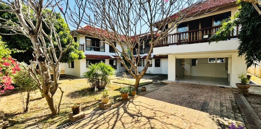 Дом в Чиангмае, Таиланд с 4 спальнями  № 152331