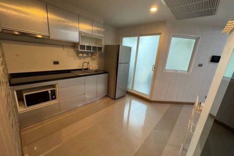 Кондоминиум с 2 спальнями в Хуай Кванге, Бангкок, Таиланд № 152336 - фото 7