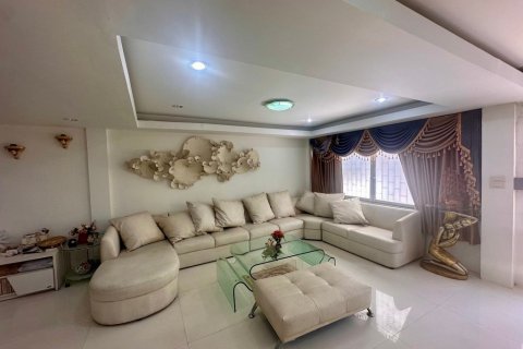 Таунхаус в Бангкоке, Таиланд с 5 спальнями  № 119156 - фото 4