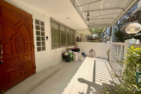 Таунхаус в Бангкоке, Таиланд с 5 спальнями  № 119156 - фото 2