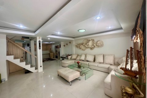 Таунхаус в Бангкоке, Таиланд с 5 спальнями  № 119156 - фото 3