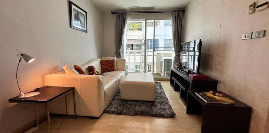 Studio in the Condo in Watthana, Bangkok, Thailand  № 157954