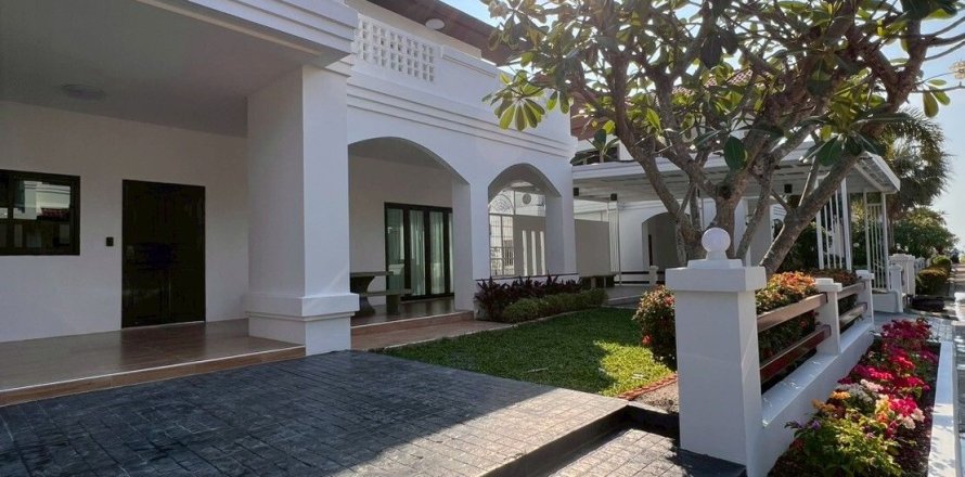 House in Pattaya, Thailand 3 bedrooms № 157951