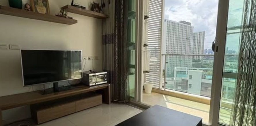 Condo in Huai Khwang, Bangkok, Thailand, 2 bedrooms  № 160776