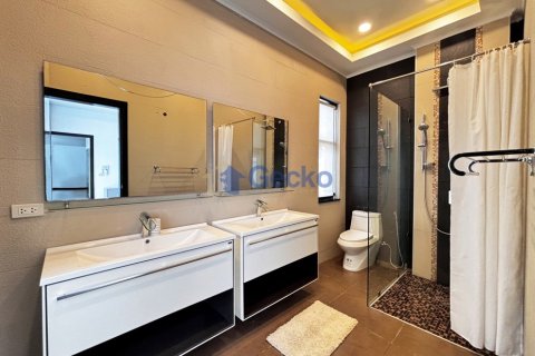 Casa de 2 dormitorios en Pattaya, Tailandia № 209334 - foto 13