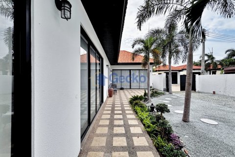 Casa de 2 dormitorios en Pattaya, Tailandia № 209334 - foto 26