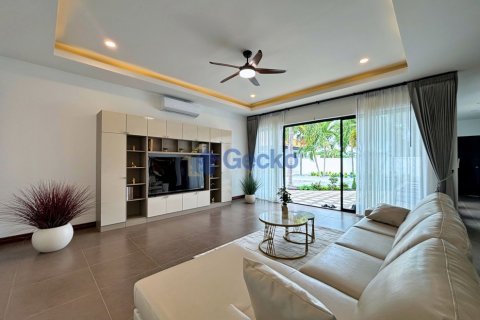 Casa de 2 dormitorios en Pattaya, Tailandia № 209334 - foto 2