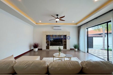 Casa de 2 dormitorios en Pattaya, Tailandia № 209334 - foto 3