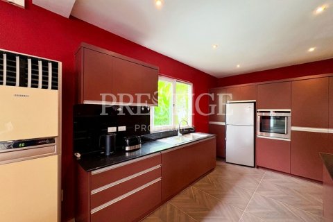 House in Pattaya, Thailand 4 bedrooms № 209908 - photo 10
