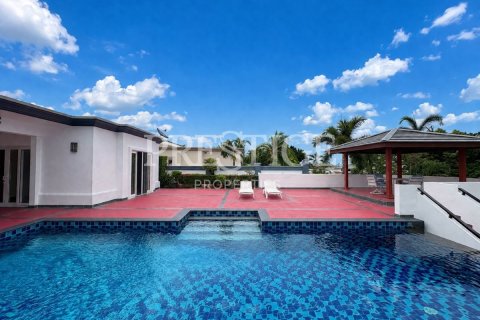 House in Pattaya, Thailand 4 bedrooms № 209908 - photo 29
