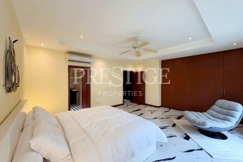 House in Pattaya, Thailand 4 bedrooms № 209908 - photo 21