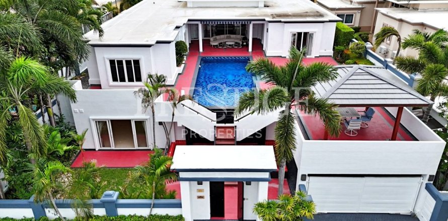 House in Pattaya, Thailand 4 bedrooms № 209908