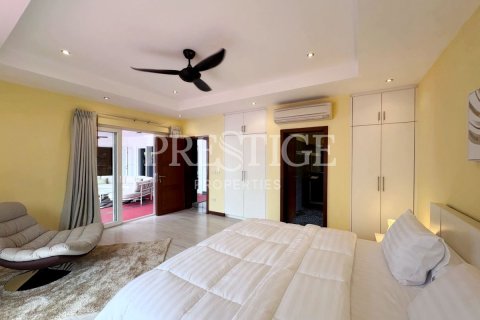 House in Pattaya, Thailand 4 bedrooms № 209908 - photo 24
