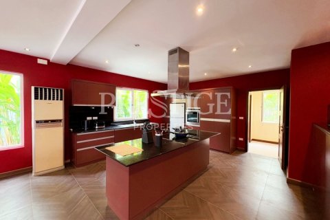 House in Pattaya, Thailand 4 bedrooms № 209908 - photo 8
