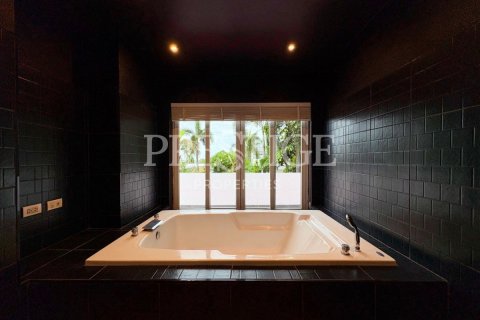House in Pattaya, Thailand 4 bedrooms № 209908 - photo 17