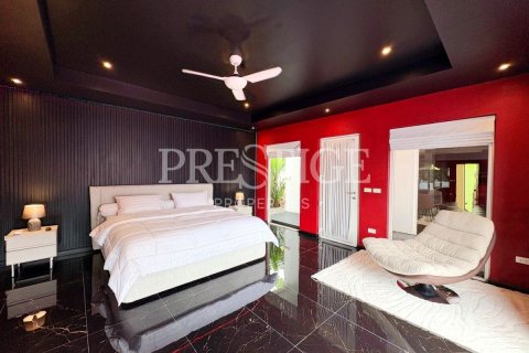 House in Pattaya, Thailand 4 bedrooms № 209908 - photo 13