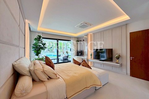 Casa de 5 dormitorios en Pattaya, Tailandia № 209910 - foto 9