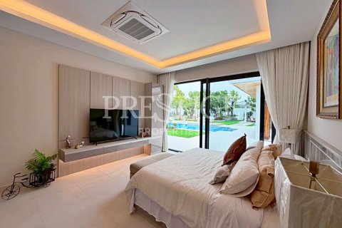 Casa de 5 dormitorios en Pattaya, Tailandia № 209910 - foto 14